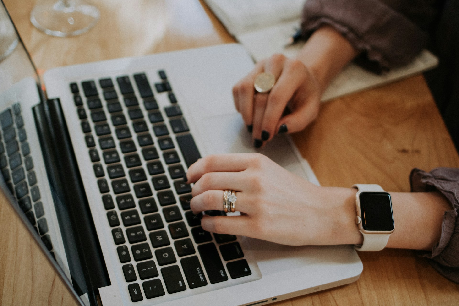 christin-hume-hBuwVLcYTnA-unsplash-min